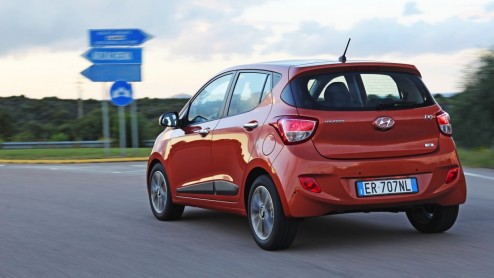 Autotest van nieuwe Hyundai i10 1.0 i-Motion met diverse opties, de nieuwe kleine Koreaan die claimt de langste, breedste en stilste auto in zijn klasse te zijn. En met de grootste bagageruimte.