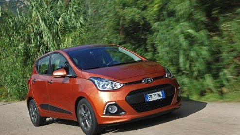 Autotest van nieuwe Hyundai i10 1.0 i-Motion met diverse opties, de nieuwe kleine Koreaan die claimt de langste, breedste en stilste auto in zijn klasse te zijn. En met de grootste bagageruimte.