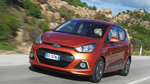Autotest van nieuwe Hyundai i10 1.0 i-Motion met diverse opties, de nieuwe kleine Koreaan die claimt de langste, breedste en stilste auto in zijn klasse te zijn. En met de grootste bagageruimte.