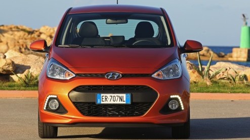 Autotest van nieuwe Hyundai i10 1.0 i-Motion met diverse opties, de nieuwe kleine Koreaan die claimt de langste, breedste en stilste auto in zijn klasse te zijn. En met de grootste bagageruimte.