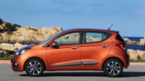 Autotest van nieuwe Hyundai i10 1.0 i-Motion met diverse opties, de nieuwe kleine Koreaan die claimt de langste, breedste en stilste auto in zijn klasse te zijn. En met de grootste bagageruimte.