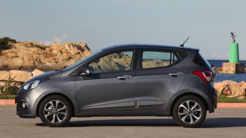 Autotest van nieuwe Hyundai i10 1.0 i-Motion met diverse opties, de nieuwe kleine Koreaan die claimt de langste, breedste en stilste auto in zijn klasse te zijn. En met de grootste bagageruimte.