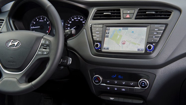 Autotest Hyundai i20 1.0 T-GDI. In deze test voelen we de nieuwe 1.0 liter turbomotor in de populaire Hyundai i20 vijfdeurs aan de tand. De driecilinder met 100 pk weet te bekoren.