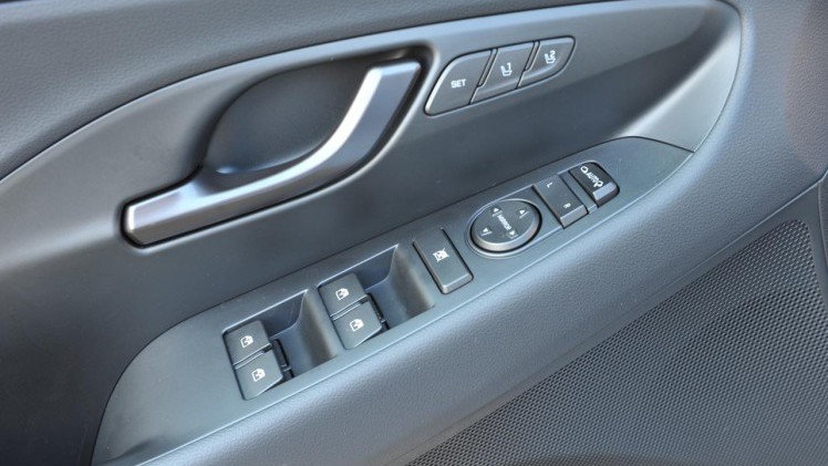 Hyundai betreedt het hot hatch segment met de nieuwe i30 N, een auto die meteen met de zware concurrentie mee kan komen.