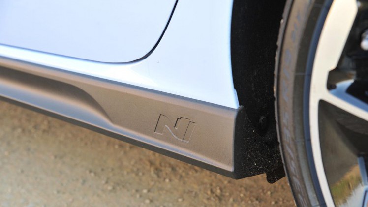 Hyundai betreedt het hot hatch segment met de nieuwe i30 N, een auto die meteen met de zware concurrentie mee kan komen.