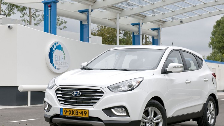 Hyundai heeft de ix35 op waterstof een prijs gegeven. Hij moet 55.000 euro kosten volgens de importeur. Let wel: dat is de prijs znder BTW.
