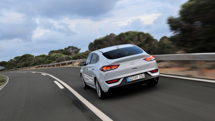 Hyundai maakt complete leveringsprogramma i30 Fastback bekend.