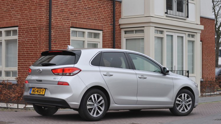 Hyundai lanceert de derde generatie van de Europese i30 hatchback. Een auto die duidelijk aan rijkwaliteiten heeft gewonnen. AutoVandaag deed een rijtest.