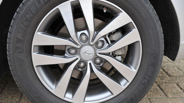 Hyundai lanceert de derde generatie van de Europese i30 hatchback. Een auto die duidelijk aan rijkwaliteiten heeft gewonnen. AutoVandaag deed een rijtest.