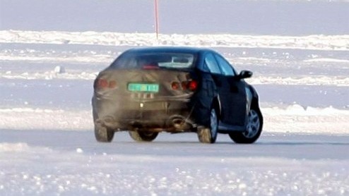 Dit zijn de eerste beelden die bewijzen dat Hyundai ook het segment van de vierdeurscoup wil gaan betreden. De Koreaan werd in Scandinavi gespot, waar hij zich voorbereidt voor een duel met Duitse c