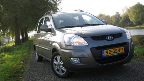 Een vertrouwde speler in het midi-MPV segment is de Hyundai Matrix. Sinds 2001 bevindt deze Koreaan met ontwerpgenen van Pininfarina zich in een nog steeds groeiend segment. Omdat zijn opvolger op kor