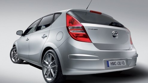 En dit is dan de Hyundai i30. De auto die Hyundai een flink stuk marktaandeel moet gaan geven in het belangrijke C-segment. De i30 is nauw verwant aan die andere Koreaan in deze klasse, de Kia Ceed.