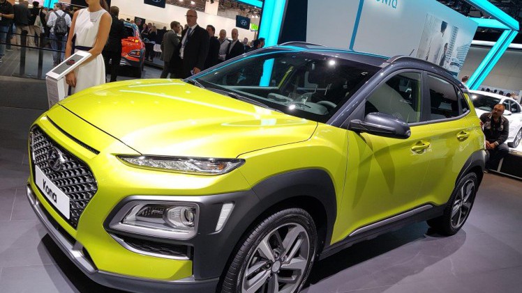 De IAA in Frankfurt barst uit z'n voegen van de primeurs. Een dag lang halen automerken auto's onder doeken vandaag. Vanaf eind deze week mag het publiek ervan genieten, een dikke week lang.