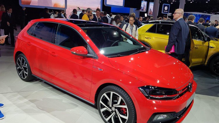 De IAA in Frankfurt barst uit z'n voegen van de primeurs. Een dag lang halen automerken auto's onder doeken vandaag. Vanaf eind deze week mag het publiek ervan genieten, een dikke week lang.