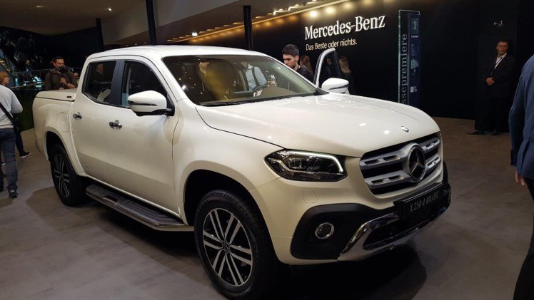 De IAA in Frankfurt barst uit z'n voegen van de primeurs. Een dag lang halen automerken auto's onder doeken vandaag. Vanaf eind deze week mag het publiek ervan genieten, een dikke week lang.