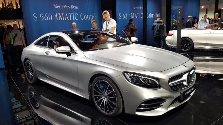 De IAA in Frankfurt barst uit z'n voegen van de primeurs. Een dag lang halen automerken auto's onder doeken vandaag. Vanaf eind deze week mag het publiek ervan genieten, een dikke week lang.