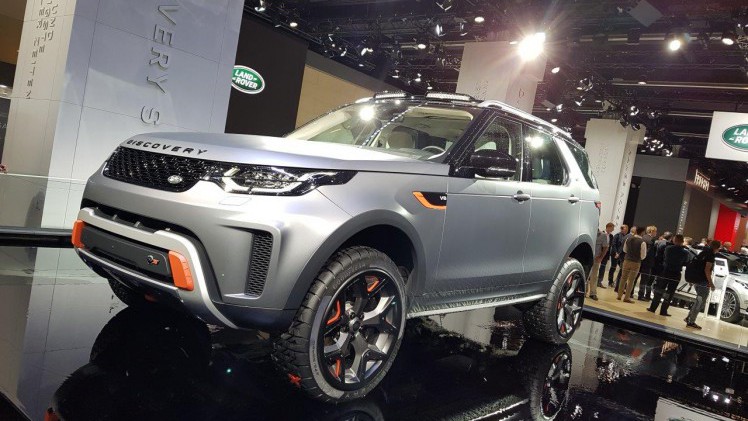 De IAA in Frankfurt barst uit z'n voegen van de primeurs. Een dag lang halen automerken auto's onder doeken vandaag. Vanaf eind deze week mag het publiek ervan genieten, een dikke week lang.