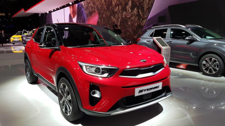 De IAA in Frankfurt barst uit z'n voegen van de primeurs. Een dag lang halen automerken auto's onder doeken vandaag. Vanaf eind deze week mag het publiek ervan genieten, een dikke week lang.