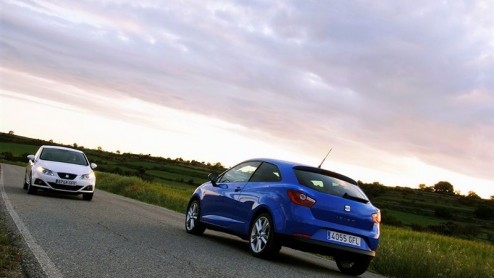 Trots als Seat is op de nieuwe drie-deurs Ibiza, toont het merk vandaag nieuwe beelden van de SportCoupe in vol ornaat. Net als zijn vijfdeursbroer is de Spanjaard leverbaar met diverse benzine- en di