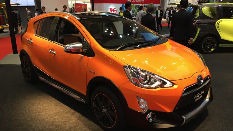 Gekke primeurs met typisch Japanse primeurs en Kei cars op de Tokyo Motor Show 2015.