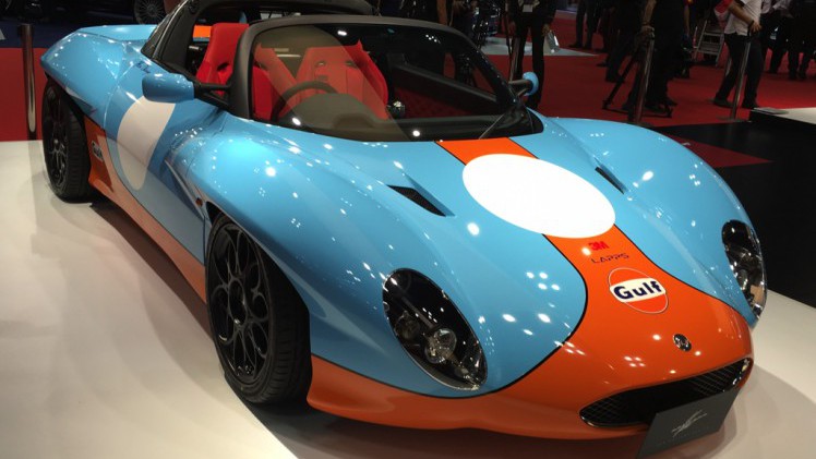 Gekke primeurs met typisch Japanse primeurs en Kei cars op de Tokyo Motor Show 2015.