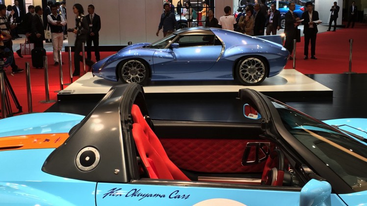Gekke primeurs met typisch Japanse primeurs en Kei cars op de Tokyo Motor Show 2015.