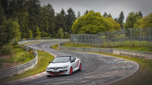 Speciale Megane R.S Trophy-R versie van Renault Mgane RS 275 Trophy zet nieuw record op Nrburgring voor seriegeproduceerde voorwielaandrijvers.
