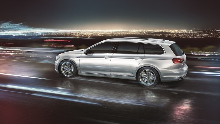 Volkswagen introduceert de Passat GTE plug-in hybride met 7% bijtelling voor prijzen vanaf 44.590 euro. De Variant kost 46.090 euro. Eerste levering in september.