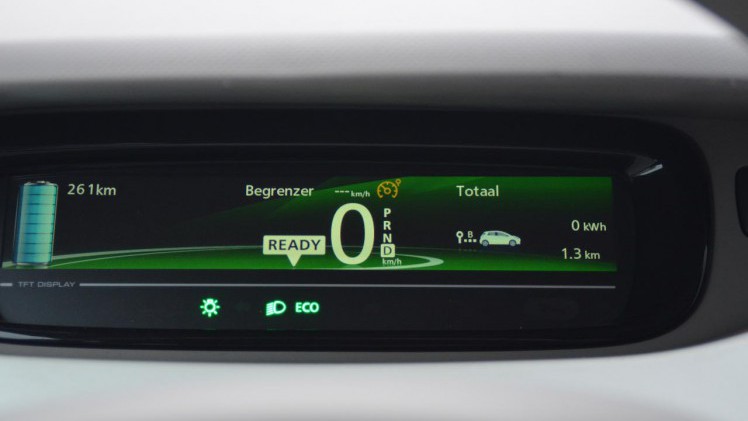 Elektrische auto's hebben een groeiende actieradius. Maar hoe staat het met de laadpalen in het buitenland. Autovandaag nam de proef op de som met een Renault Zoe in Belgi en Frankrijk.
