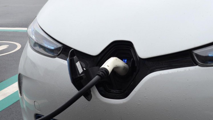 Elektrische auto's hebben een groeiende actieradius. Maar hoe staat het met de laadpalen in het buitenland. Autovandaag nam de proef op de som met een Renault Zoe in Belgi en Frankrijk.