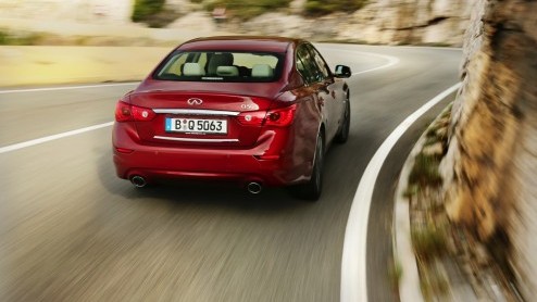Test Infiniti Q50 2.2d en Q50 3.5 V6 hybrid, de nieuwe aanwinst van Infiniti die zich volledig op de Duitse concurrentie stort. We reden de eerste kilometers op Europese bodem; Barcelona.