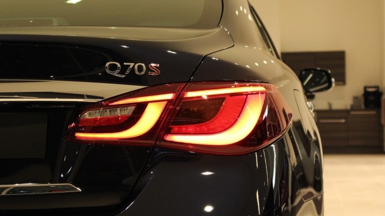 Infiniti Q70 in 2015 vanaf 43.995 euro met de 2.2d dieselvariant, als opvolger van de 3.0 V6 diesel.