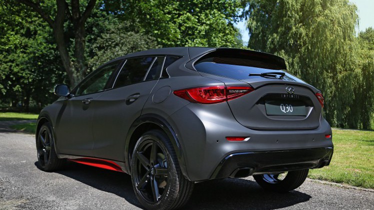 Infiniti komt met de speciale Q30 AntiChic Edition. Dat is (g)een vrouwenauto in het matzwart.