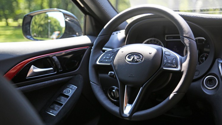 Infiniti komt met de speciale Q30 AntiChic Edition. Dat is (g)een vrouwenauto in het matzwart.