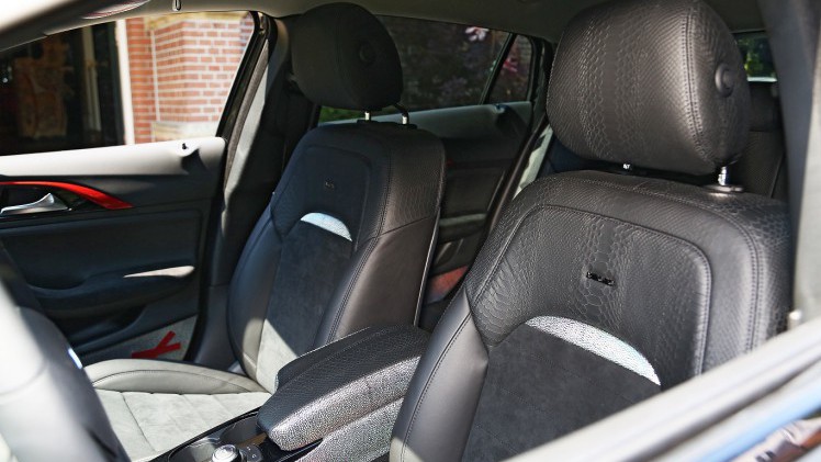 Infiniti komt met de speciale Q30 AntiChic Edition. Dat is (g)een vrouwenauto in het matzwart.