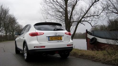 In het zakelijke en hogere segment spelen voornamelijk Duitse merken de hoofdrol. De verfijnde techniek, solide uitstraling en merkidentiteit van de grote Drie valt behoorlijk in de smaak bij het ri