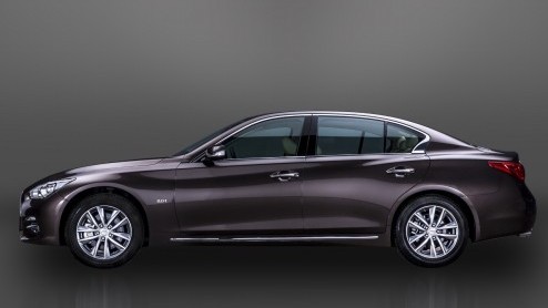 Infiniti gaat ook in China, Engeland en Mexico produceren.