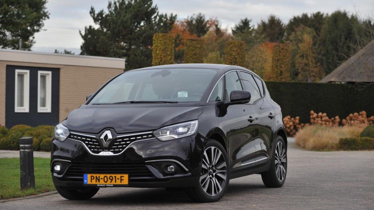 Renault voegt het meest complete uitrustingsniveau Initiale Paris toe aan het leveringsprogramma van de Scnic en Grand Scnic.