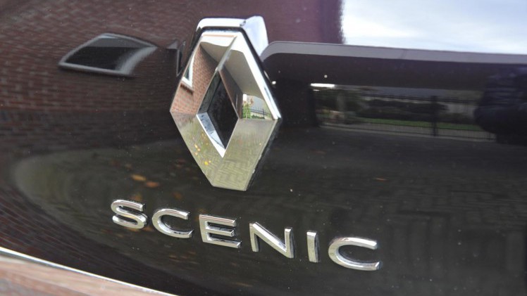 Renault voegt het meest complete uitrustingsniveau Initiale Paris toe aan het leveringsprogramma van de Scnic en Grand Scnic.