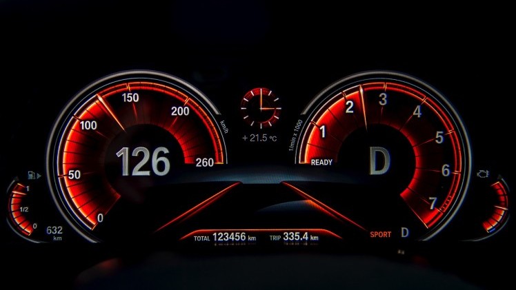 De nieuwe BMW 7 Serie innoveert met vierwielbesturing en gewichtsverlies naar de best rijdende topklasse limousine.