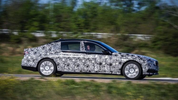 De nieuwe BMW 7 Serie innoveert met vierwielbesturing en gewichtsverlies naar de best rijdende topklasse limousine.