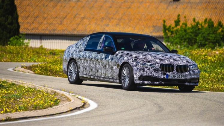 De nieuwe BMW 7 Serie innoveert met vierwielbesturing en gewichtsverlies naar de best rijdende topklasse limousine.