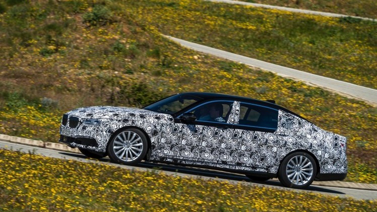 De nieuwe BMW 7 Serie innoveert met vierwielbesturing en gewichtsverlies naar de best rijdende topklasse limousine.