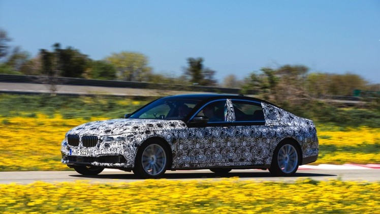 De nieuwe BMW 7 Serie innoveert met vierwielbesturing en gewichtsverlies naar de best rijdende topklasse limousine.