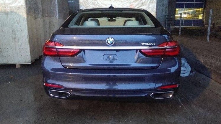 De nieuwe BMW 7 Serie innoveert met vierwielbesturing en gewichtsverlies naar de best rijdende topklasse limousine.