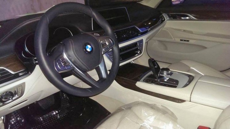 De nieuwe BMW 7 Serie innoveert met vierwielbesturing en gewichtsverlies naar de best rijdende topklasse limousine.