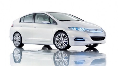 Een nieuwe hybride van Honda! De Japanners presenteren hun studiemodel Insight in Parijs. Deze nieuwkomer (hij komt in 2009!) wordt vergezeld door andere innovatieve modellen, zoals de waterstofauto F