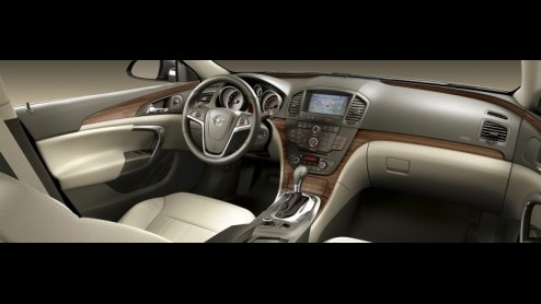 De beelden van de nieuwe Opel Insignia zijn natuurlijk niet compleet zonder interieurfotos. Voor deze nieuwe Duitser heeft Opel ook binnenin een geheel nieuwe styling toegepast. Update: meer foto's v