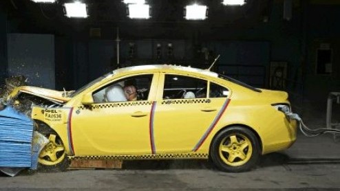 De NCAP sterrenregen gaat nog even door. Opel meldt vandaag dat de kersverse Insignia de onafhankelijke botsproef heeft ondergaan. Hun vlaggenschip  tevens Auto van het Jaar 2009 - brengt het er goed