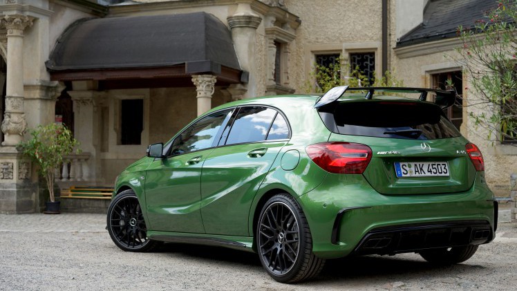 AMG verandert van koers en wilt niet alleen exclusief merk presenteren, maar ook als bereikbaar en authentiek performance merk van Mercedes-Benz. De AMG 43 modellen zijn daar goede voorbeelden van.